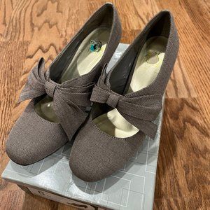 AM Womens Fabric Bow Heels